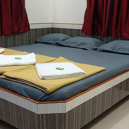 Sai Raghunandan Guest House Shirdi Exterior photo