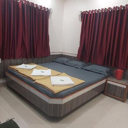 Sai Raghunandan Guest House Shirdi Exterior photo