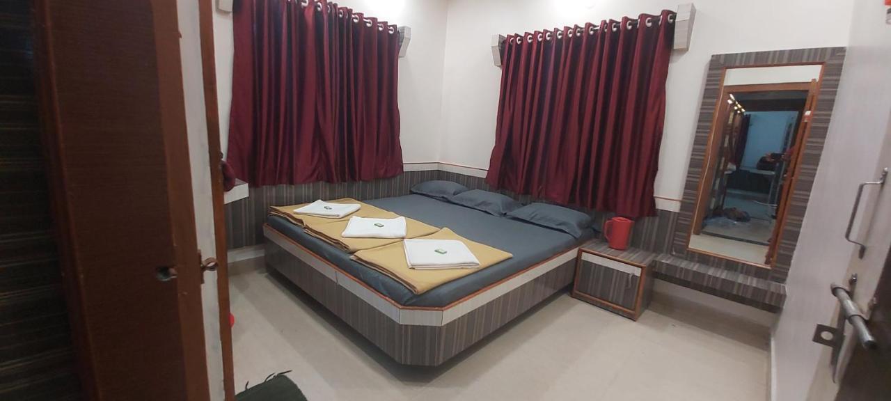Sai Raghunandan Guest House Shirdi Exterior photo
