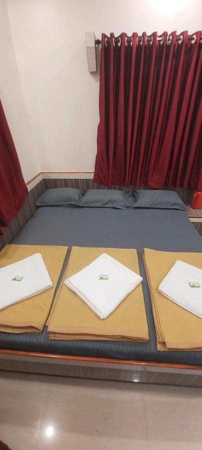 Sai Raghunandan Guest House Shirdi Exterior photo