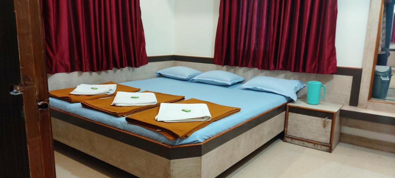 Sai Raghunandan Guest House Shirdi Exterior photo